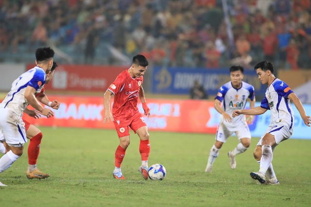 Hồ sơ Quang Hải tại CAHN dưới Polking nhạc trưởng tuyến giữa V-League 2025-26