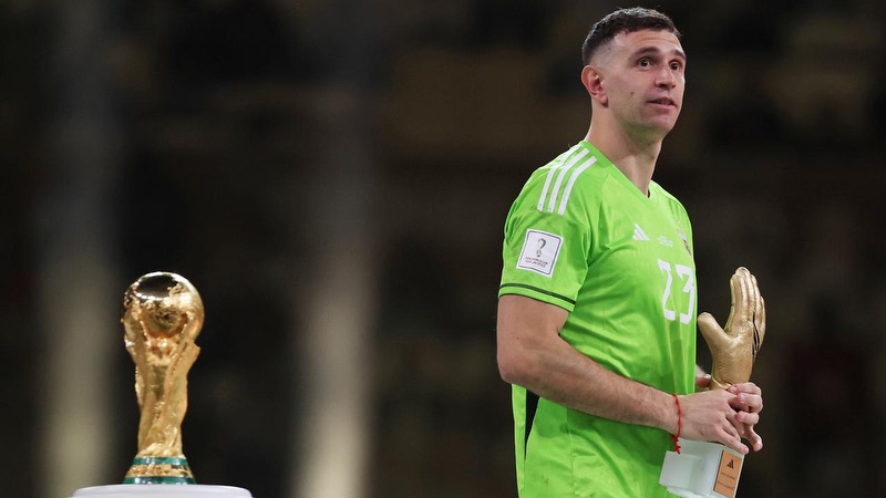 Eze bung no o derby, Redknapp van che Arteta dung nguoi thieu tinh te