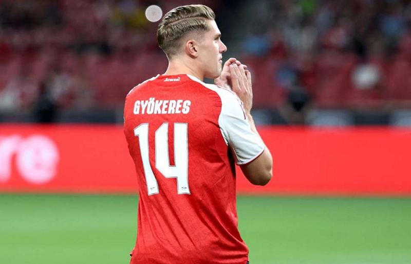Arsenal chuan bi phuong an thay Ben White, nham Ivan Fresneda cho canh phai